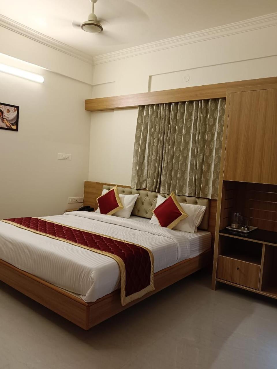 Krishna Inn Bangalore Exteriör bild